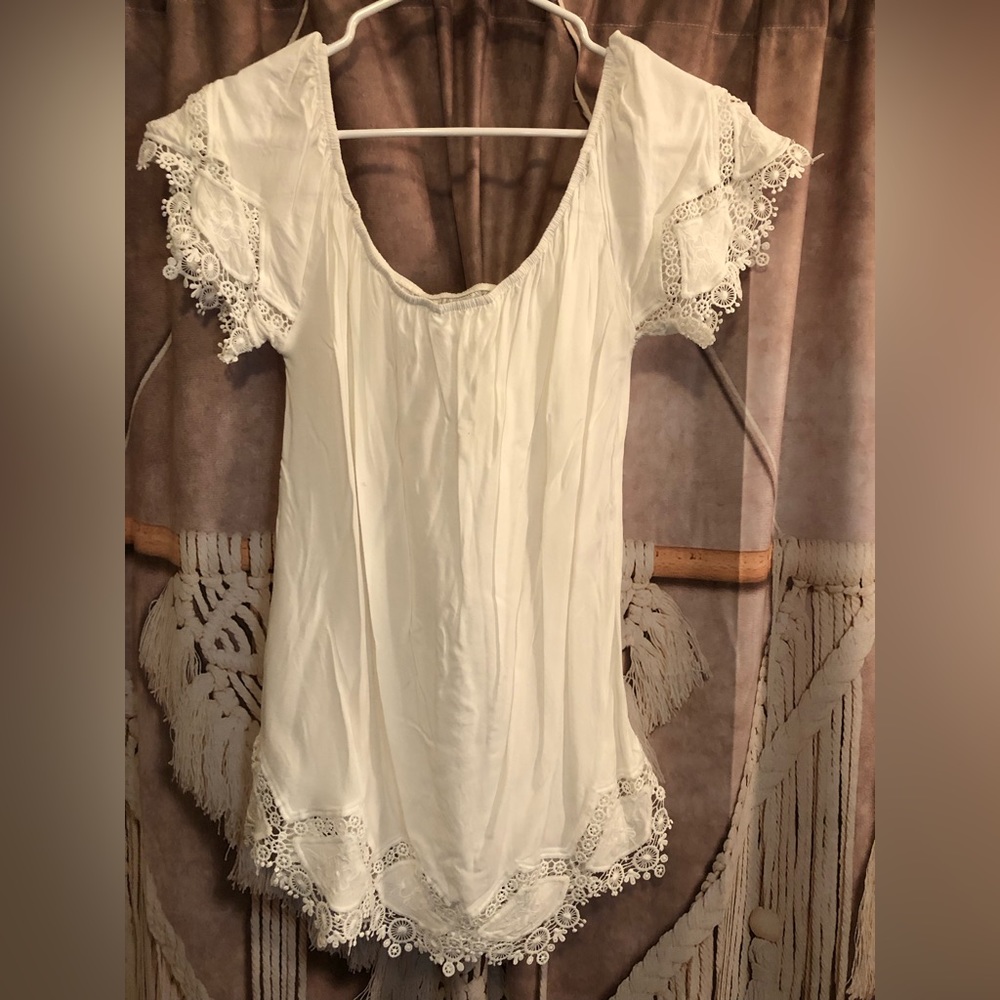 White top , Size Large , No stains or snags in good condition